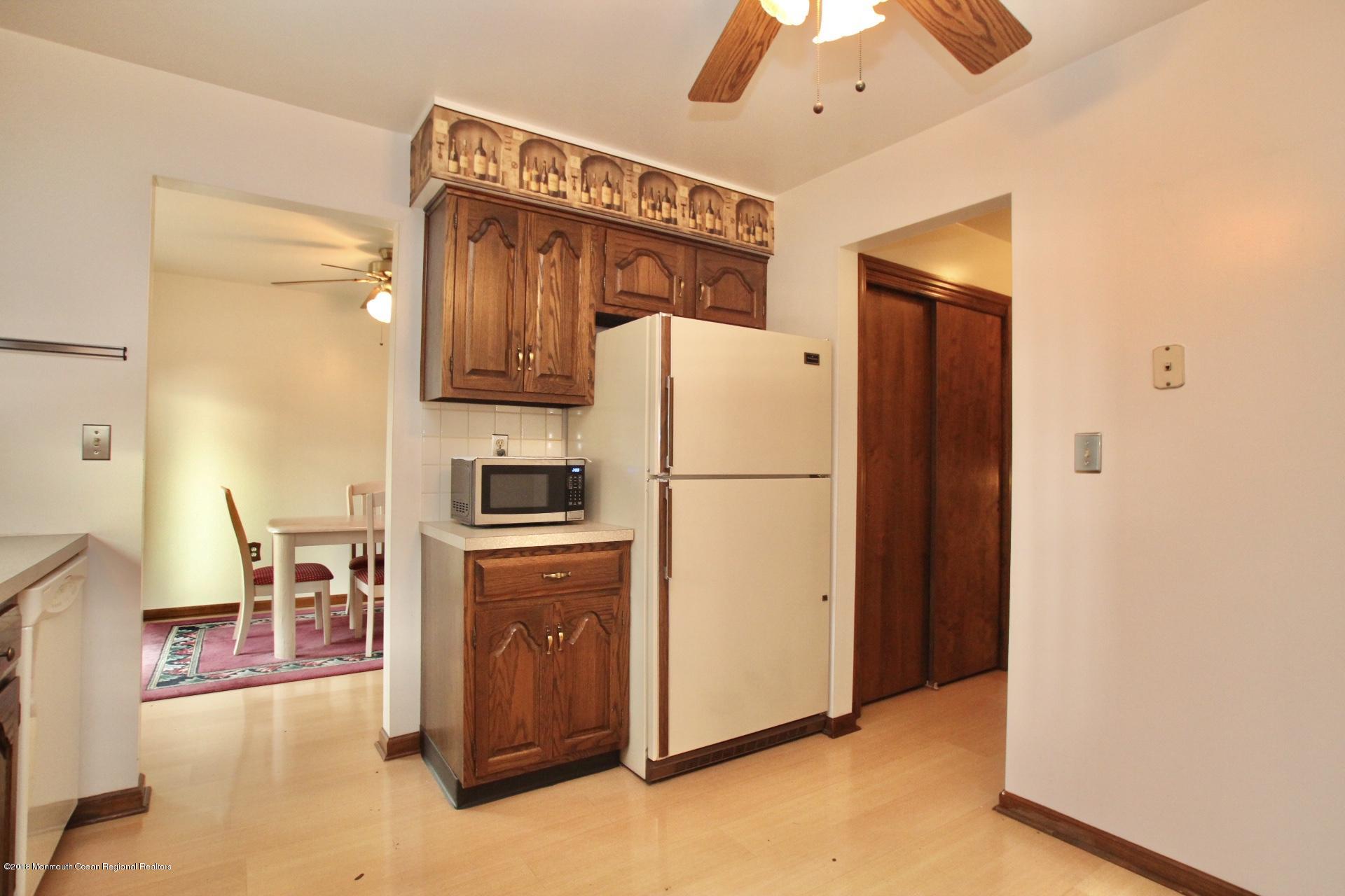 20 Pinckney Road, Unit B2 Red Bank, NJ 07701 - Photo 14 of 34 IMG_2740