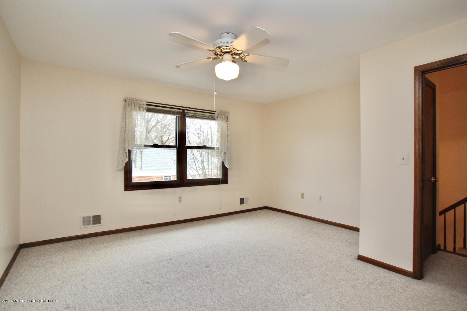 20 Pinckney Road, Unit B2 Red Bank, NJ 07701 - Photo 17 of 34 IMG_2747