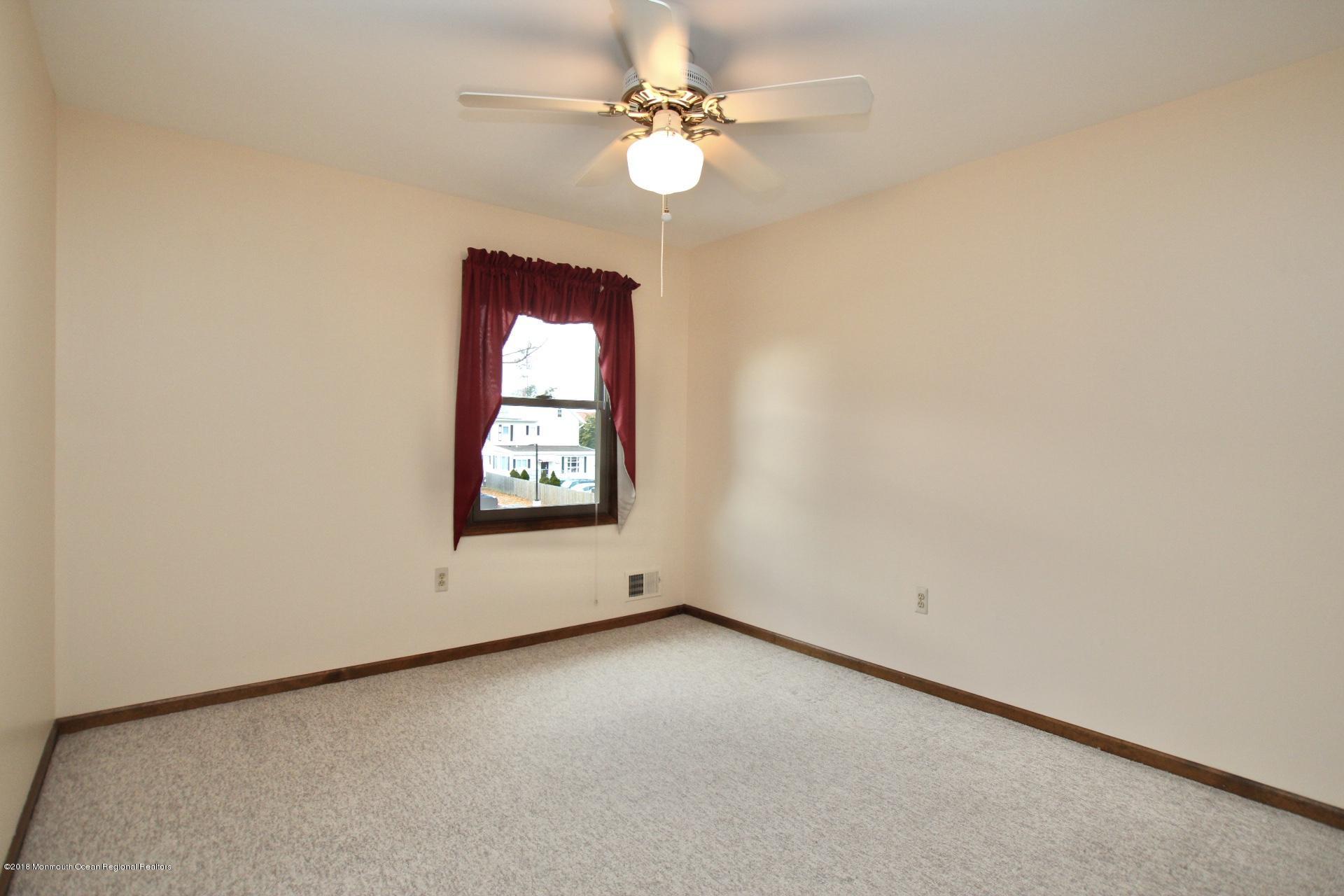 20 Pinckney Road, Unit B2 Red Bank, NJ 07701 - Photo 20 of 34 IMG_2750