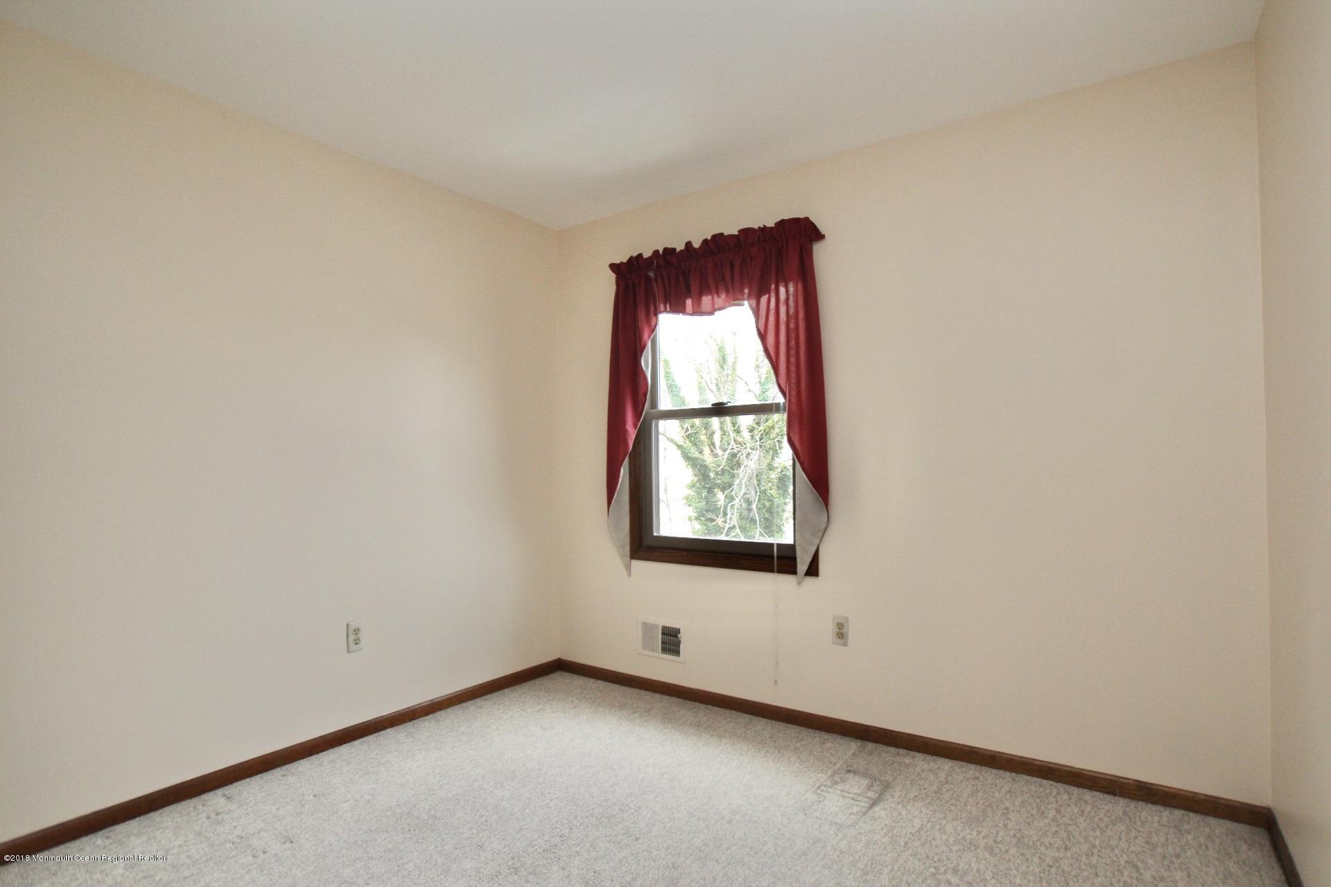 20 Pinckney Road, Unit B2 Red Bank, NJ 07701 - Photo 22 of 34 IMG_2752