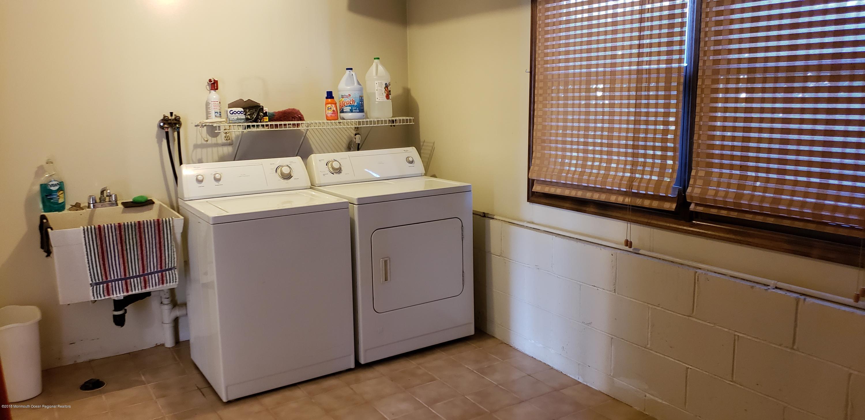 20 Pinckney Road, Unit B2 Red Bank, NJ 07701 - Photo 29 of 34 laundry