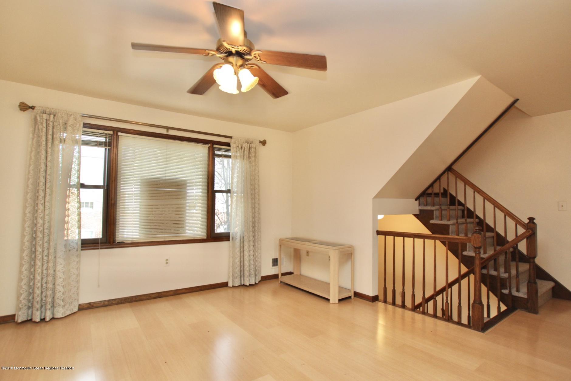 20 Pinckney Road, Unit B2 Red Bank, NJ 07701 - Photo 4 of 34 IMG_2772