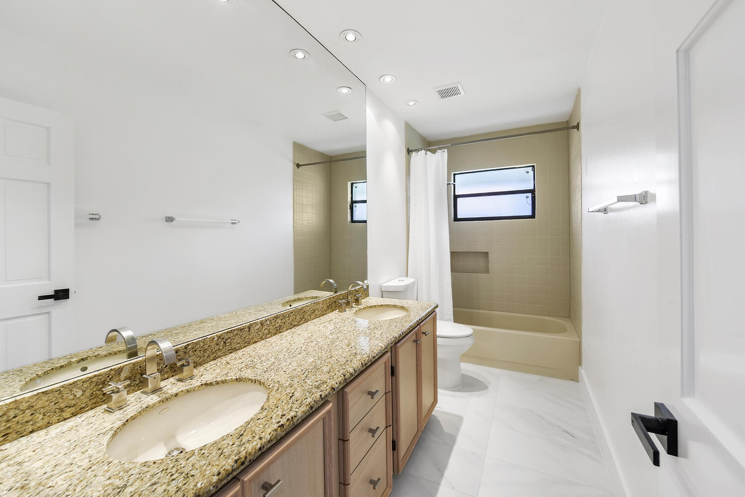 3185 St James Drive Boca Raton, FL 33434 - Photo 28 of 41 32.Bathroom3