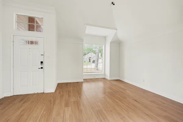 $2,500 | 8303 Lake Crystal Drive, Houston, TX 77095