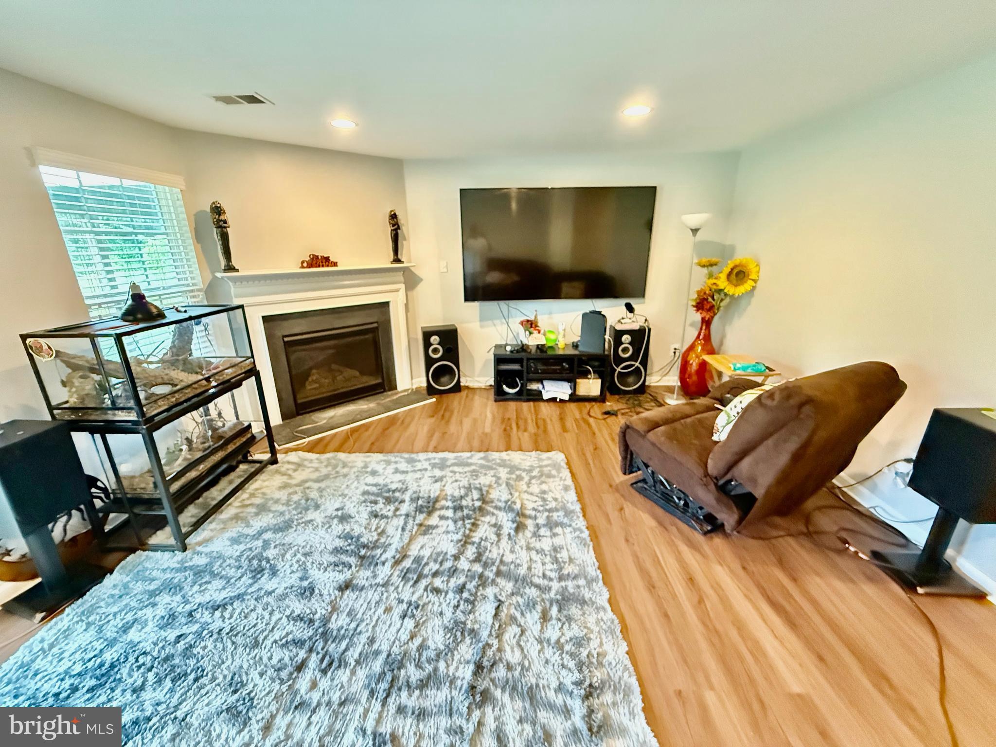 147 Old Cedarbrook Road, Unit 26 Wyncote, PA 19095 - Photo 8 of 29 FAMILY ROOM