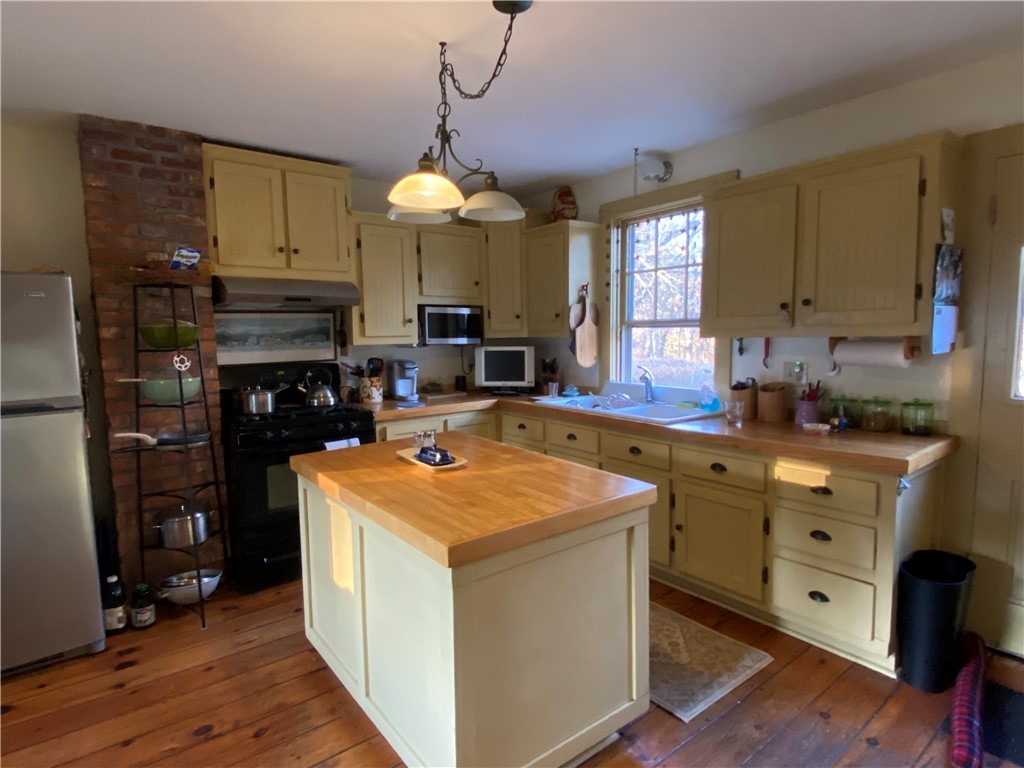 413 Field Hill Road Scituate, RI 02815 - Photo 12 of 37 Gallery Image 12