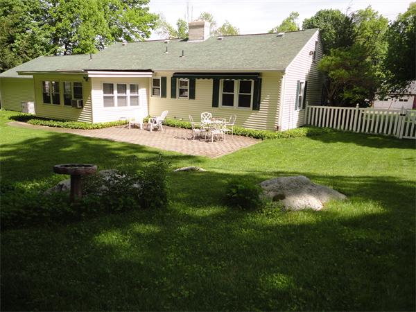 11 Barry Road Worcester, MA 01609 - Photo 2 of 28 Gallery Image 2