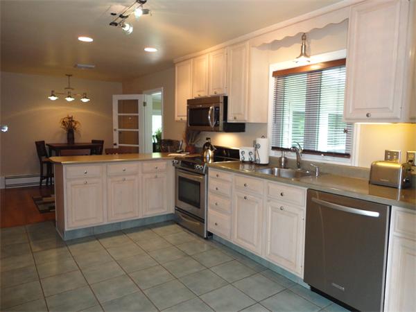 11 Barry Road Worcester, MA 01609 - Photo 5 of 28 Gallery Image 5