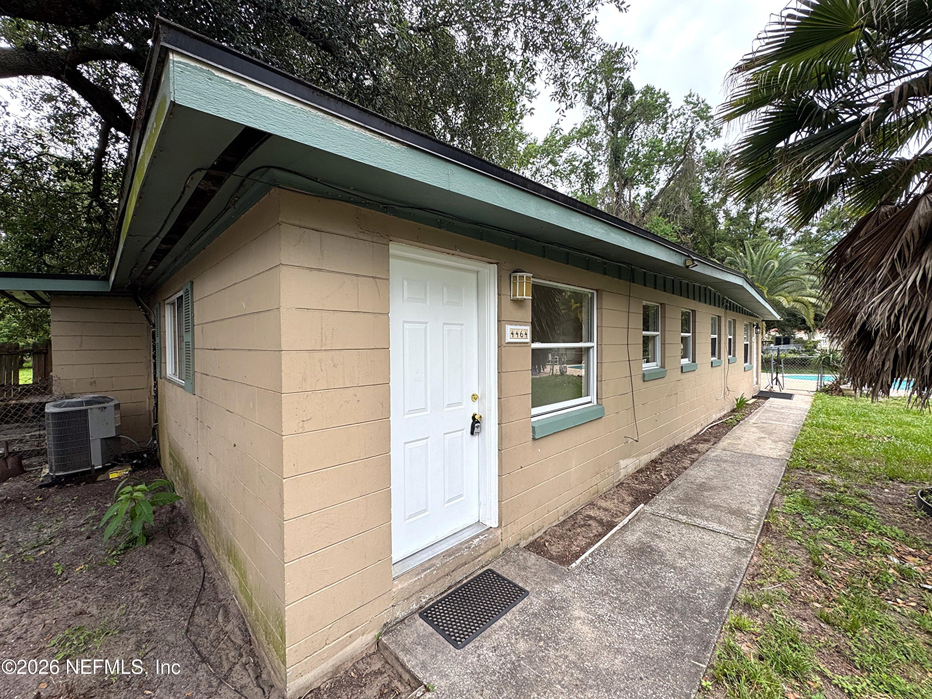 4464 Spring Glen Road, Unit 4464 Jacksonville, FL 32207 - Photo 2 of 15 IMG_2921