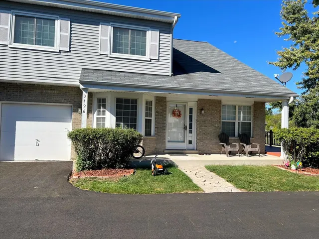$2,100 | 3496 Willowview Court, Unit 3496, Aurora, IL 60504
