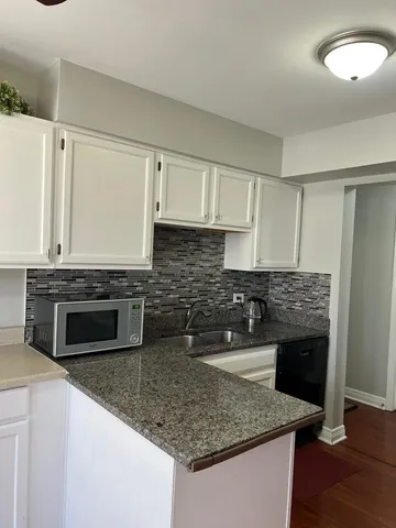 $2,100 | 3496 Willowview Court, Unit 3496, Aurora, IL 60504