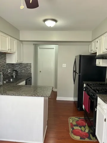 $2,100 | 3496 Willowview Court, Unit 3496, Aurora, IL 60504