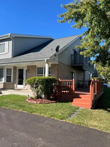 $2,100 | 3496 Willowview Court, Unit 3496, Aurora, IL 60504