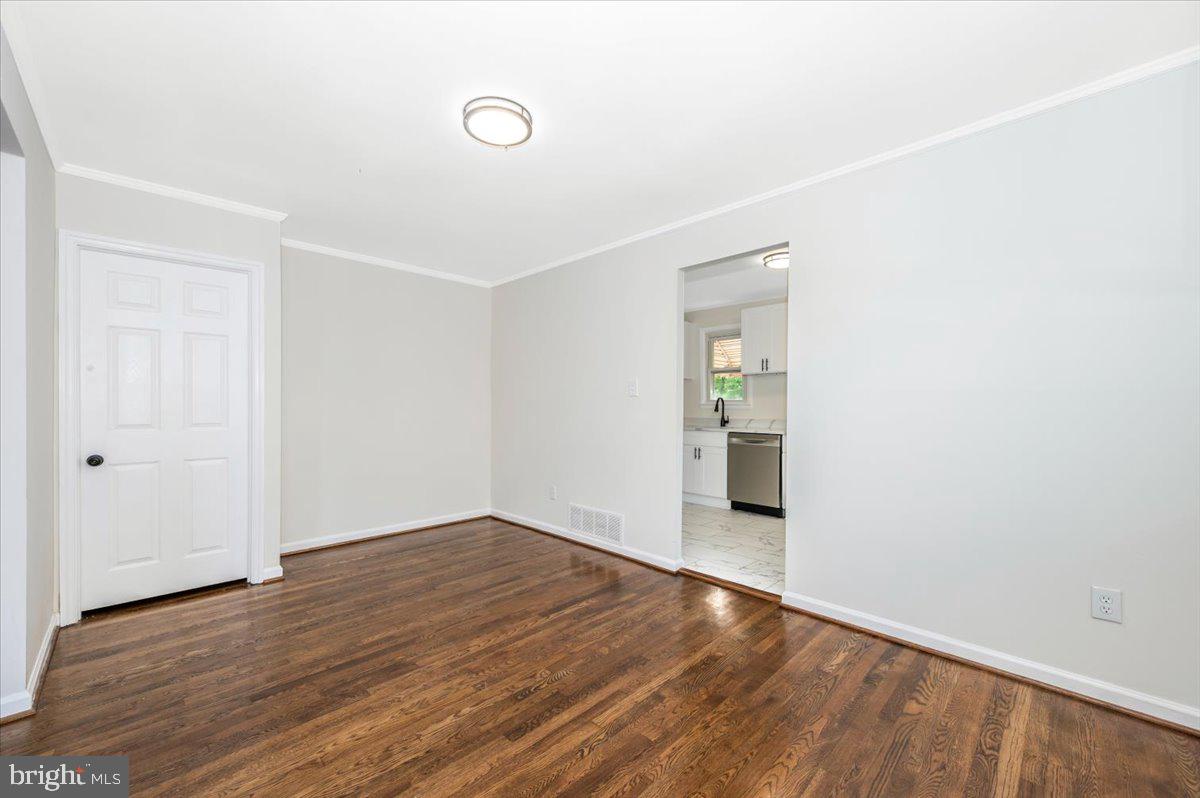 5654 Whitby Road Baltimore, MD 21206 - Photo 11 of 38