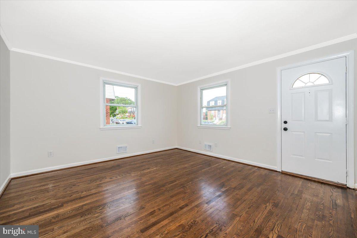5654 Whitby Road Baltimore, MD 21206 - Photo 4 of 38