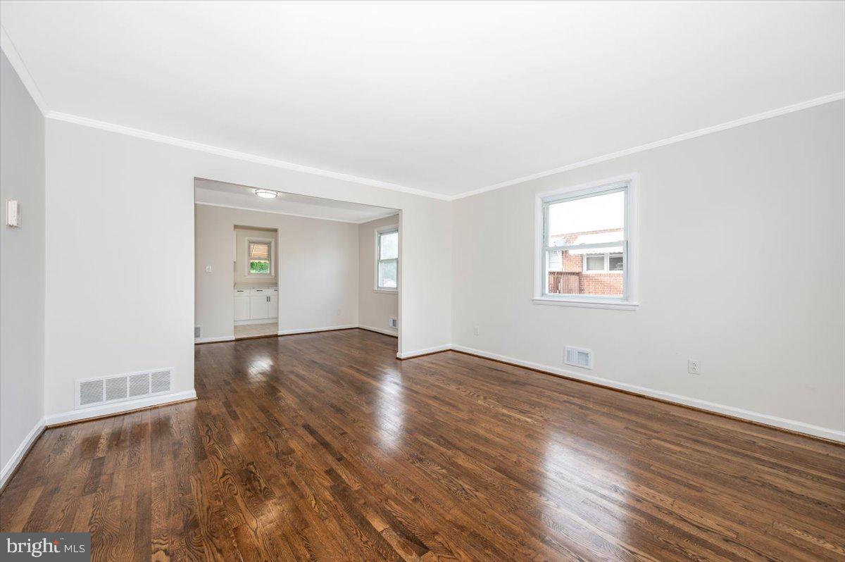5654 Whitby Road Baltimore, MD 21206 - Photo 6 of 38