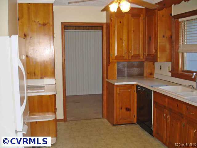 228 Treva Road Sandston, VA 23150 - Photo 3 of 10 Other - Kitchen