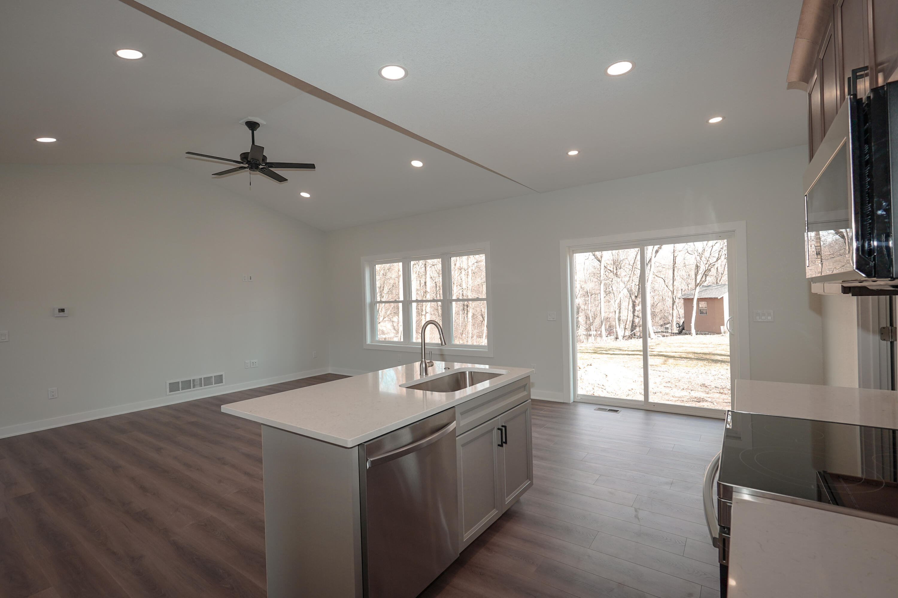 34524 Fishman Road Burlington, WI 53105 - Photo 4 of 22 DSC00475