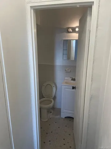 a bathroom with bathtub