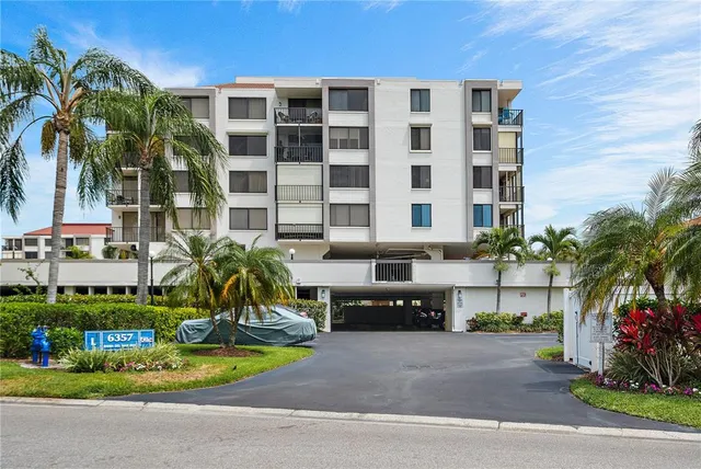 $2,400 | 6357 Bahia Del Mar Boulevard South, Unit 307, St. Petersburg, FL 33715