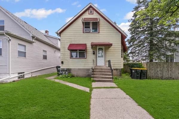 $105,000 | 90 West 28th Place, South Chicago Heights, IL 60411