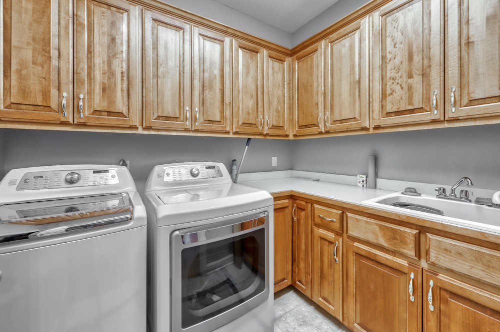 7880 Pinewood Road Fairview, TN 37062 - Photo 28 of 46 a utility room with dryer and washer