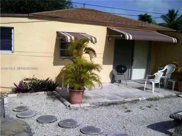 $1,480 | 2619 Arthur Street, Unit 3, Hollywood, FL 33020