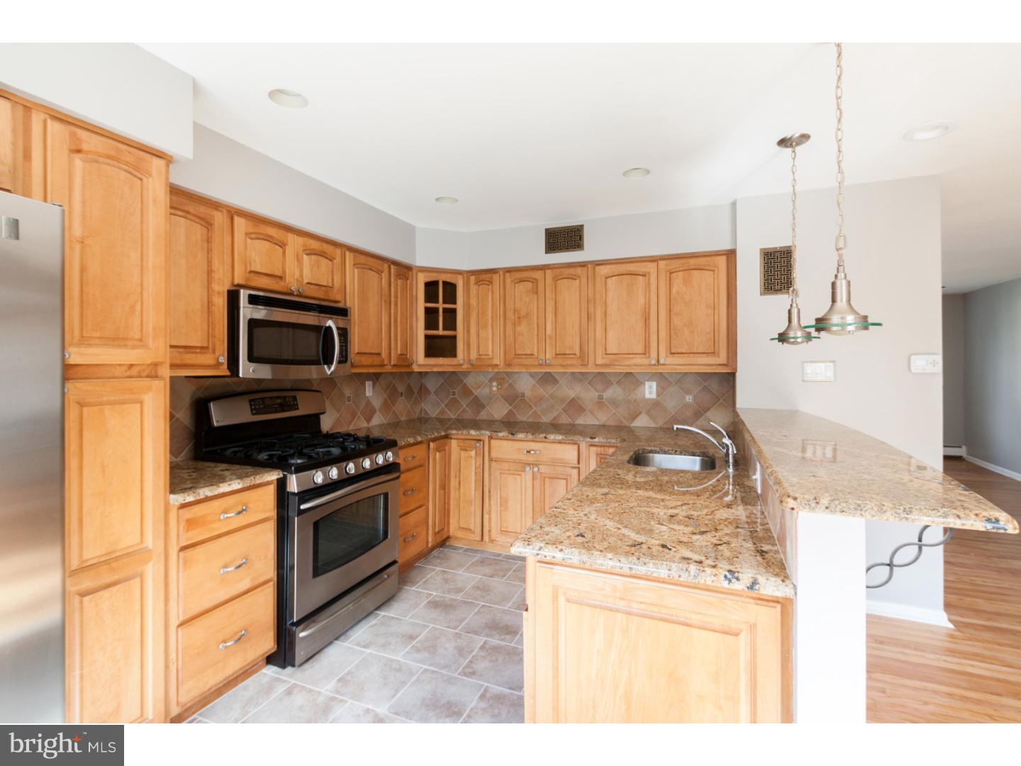 10806 Rayland Road Philadelphia, PA 19154 - Photo 8 of 24 Kitchen