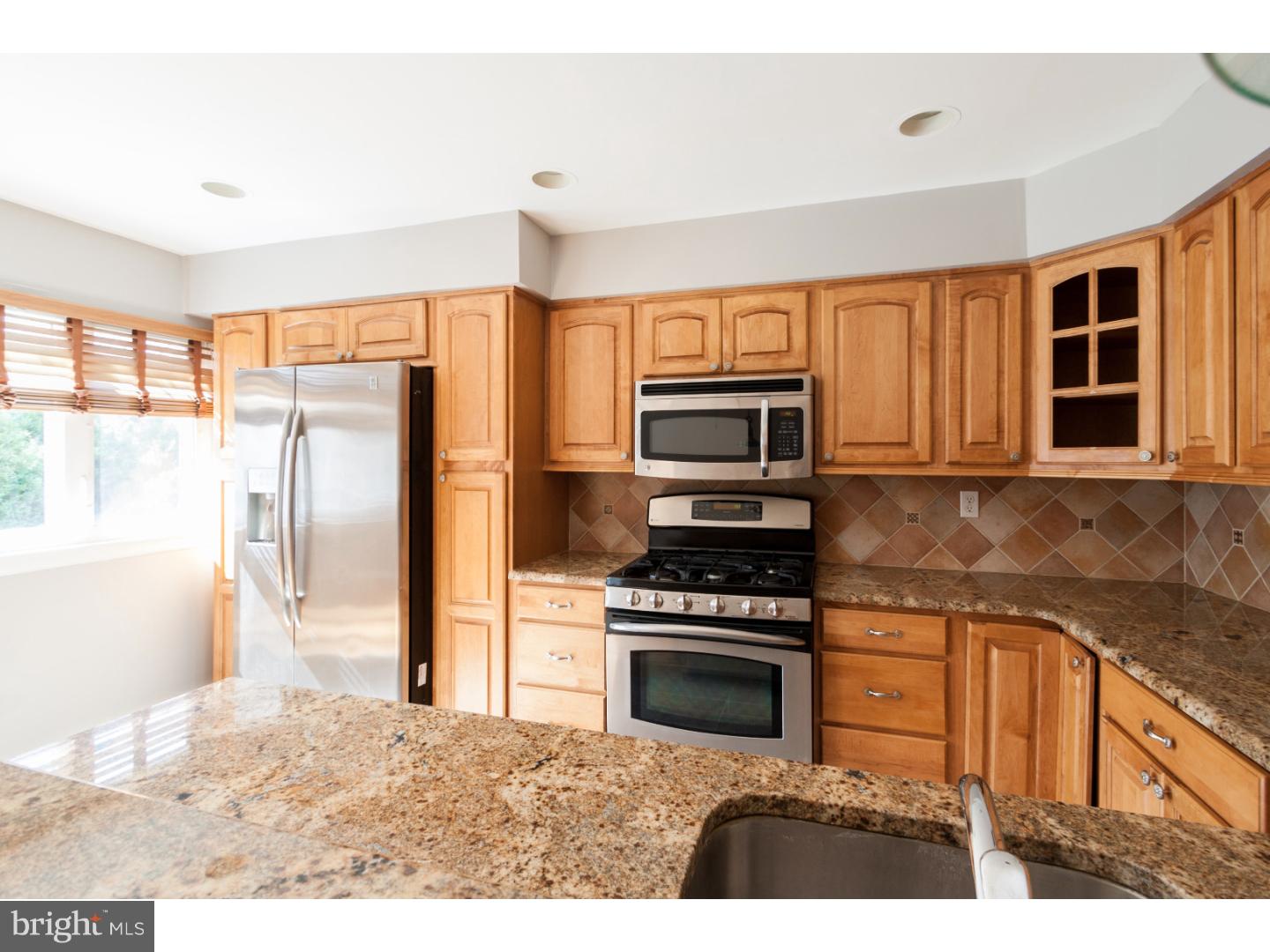 10806 Rayland Road Philadelphia, PA 19154 - Photo 9 of 24 Kitchen