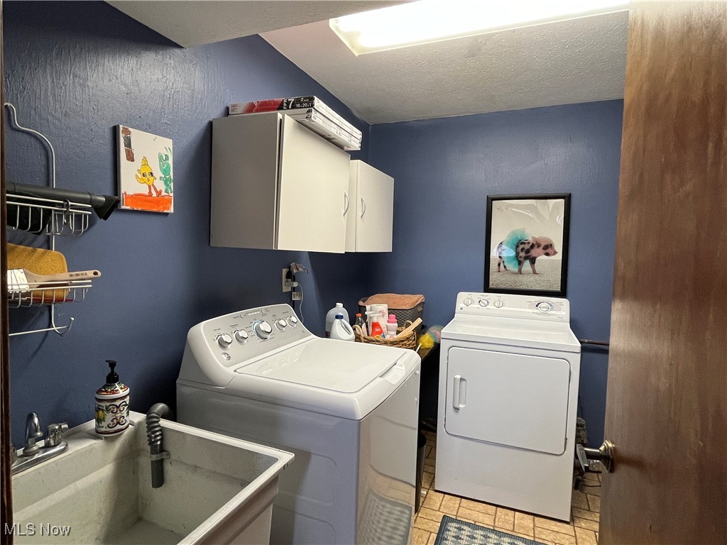 4015 Marks Road, Unit 4B Medina, OH 44256 - Photo 32 of 39 Washroom with cabinets, a textured ceiling, washer and clothes dryer, and sink