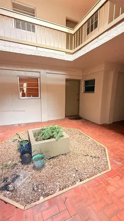 $1,750 | 9360 Southwest 87th Avenue, Unit N5, Miami, FL 33176