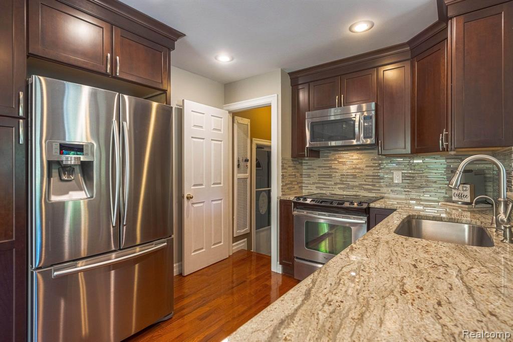 1931 Allenway Court Rochester Hills, MI 48309 - Photo 14 of 42