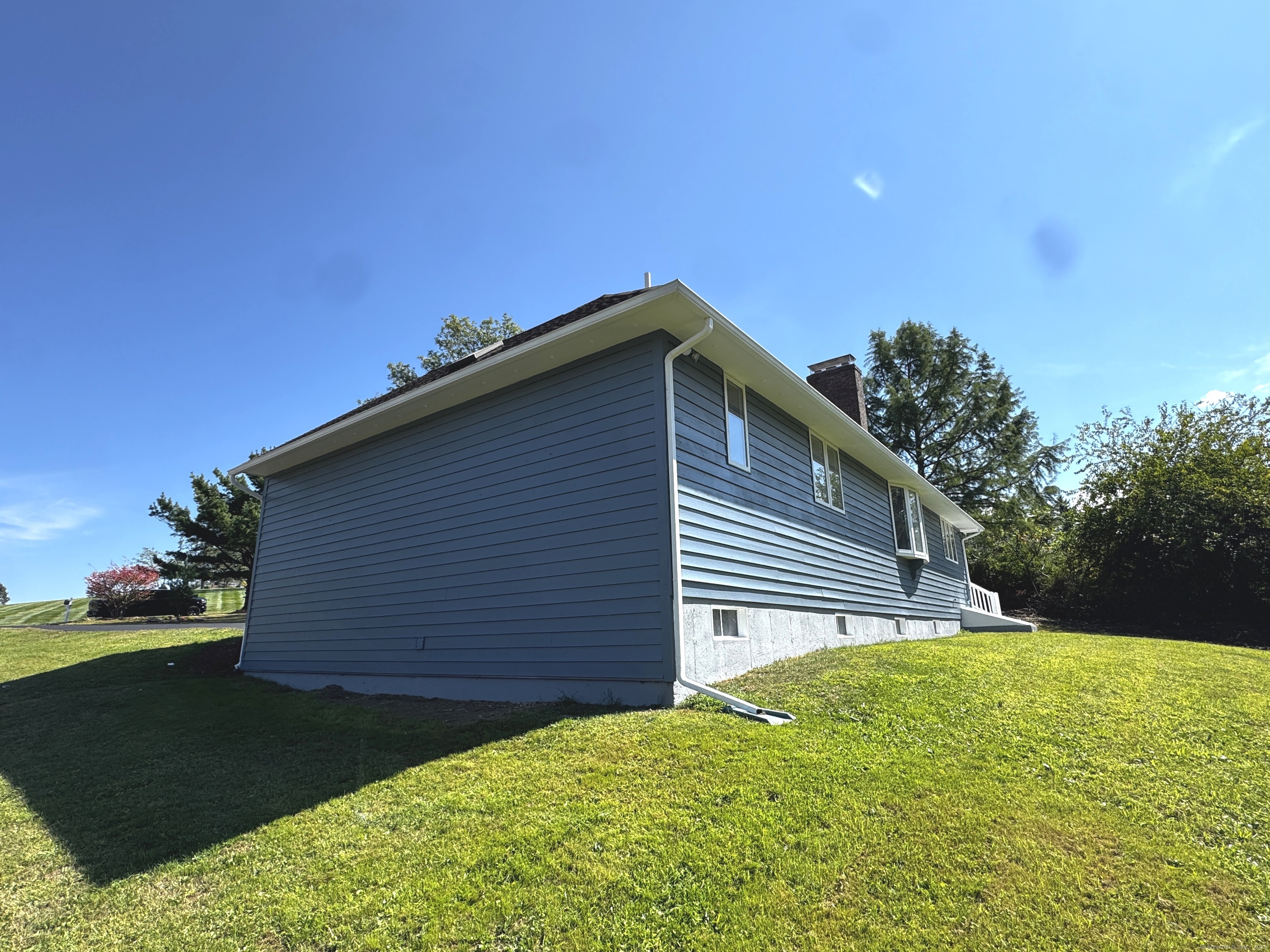 4 Bayview Circle Watertown, CT 06795 - Photo 4 of 33