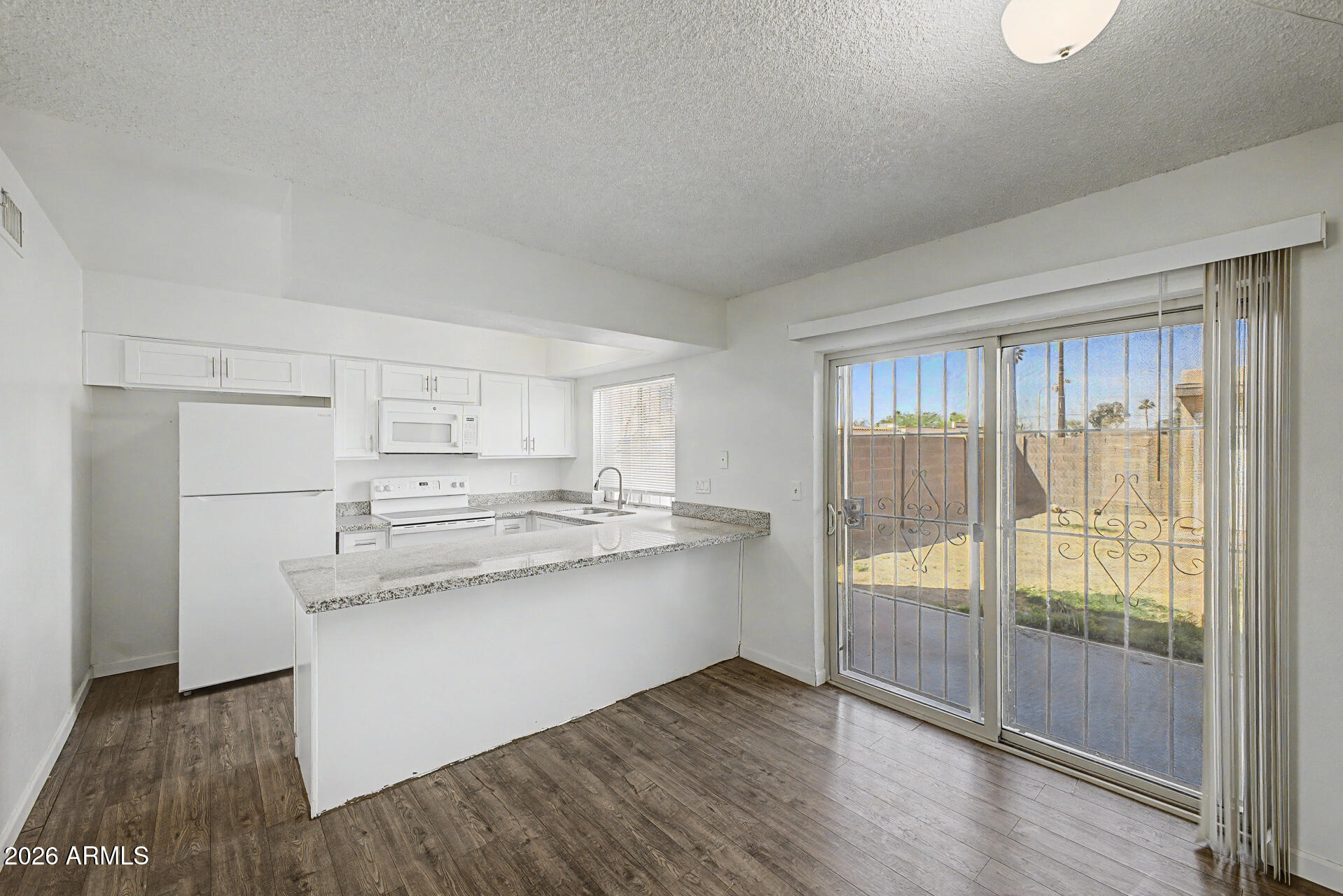 4625 West Thomas Road, Unit 76 Phoenix, AZ 85031 - Photo 10 of 31 10 - Thomas