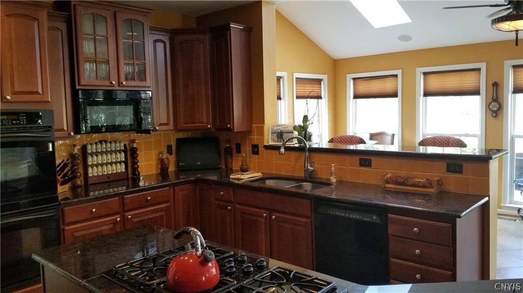 109 Raspberry Lane Camillus, NY 13031 - Photo 15 of 32