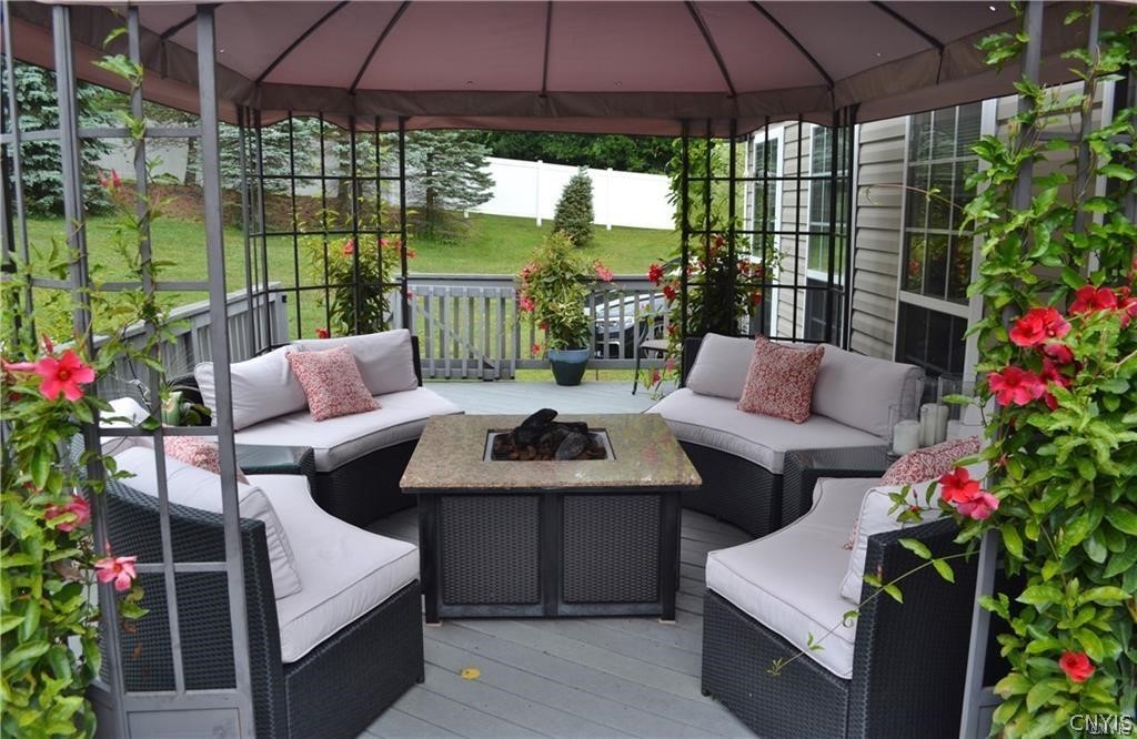 109 Raspberry Lane Camillus, NY 13031 - Photo 7 of 32