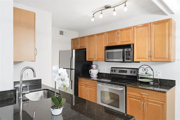 $175,000 | 3321 Haviland Court, Unit 104, Palm Harbor, FL 34684