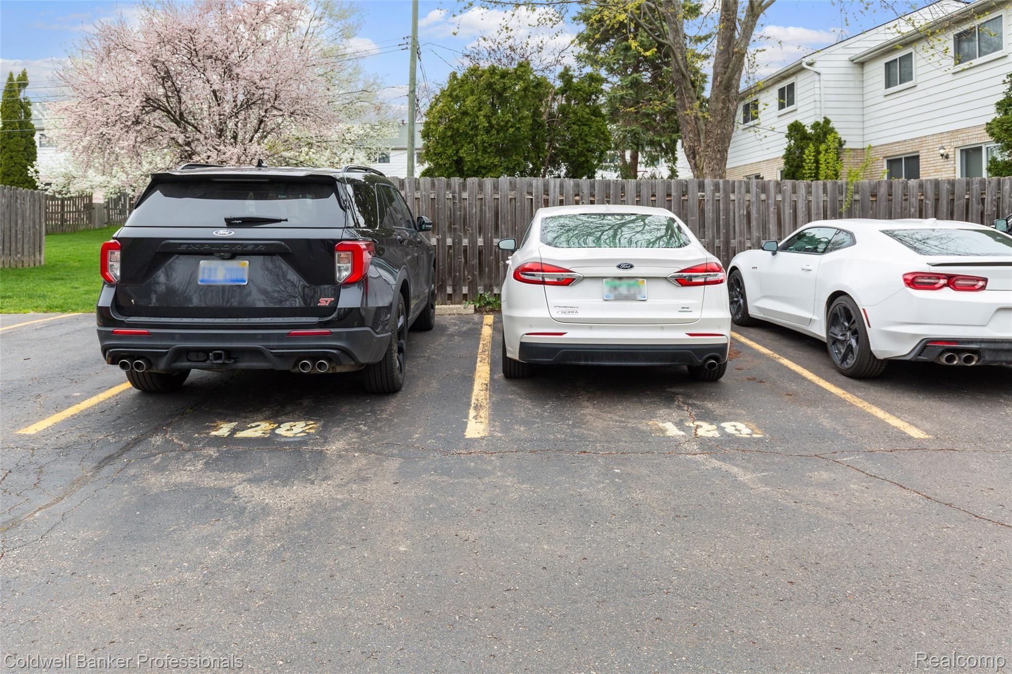 128 Manor Way, Unit 75 Rochester, MI 48309 - Photo 8 of 35 2 Assigned parking spaces