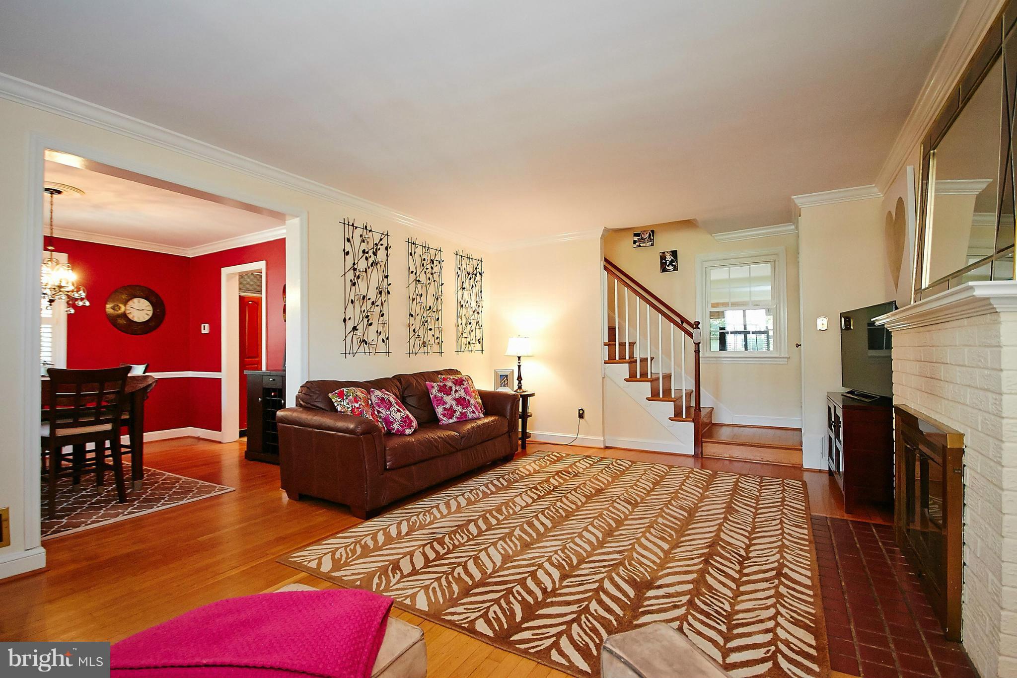 4924 33rd Road North Arlington, VA 22207 - Photo 4 of 28 LIVING ROOM