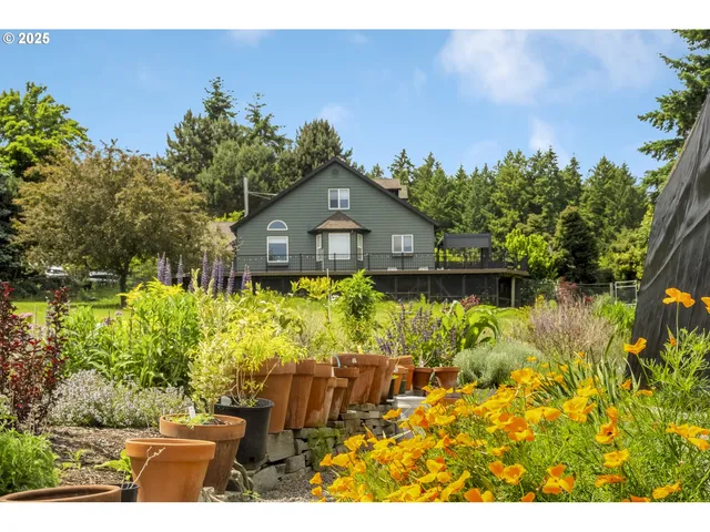$1,320,000 | 10623 Northeast Fox Farm Road, Dundee, OR 97115
