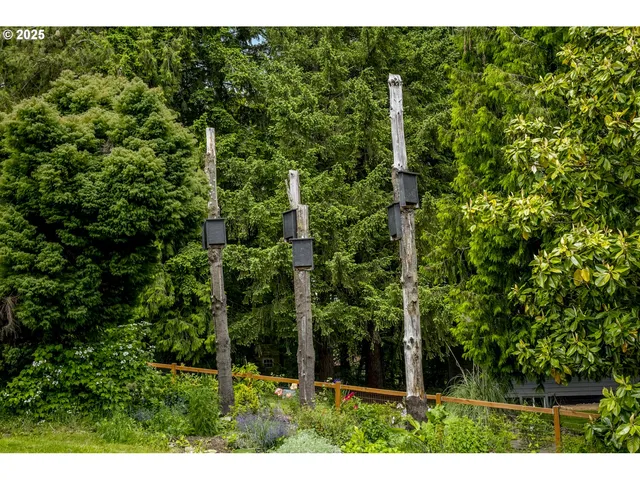 $1,320,000 | 10623 Northeast Fox Farm Road, Dundee, OR 97115