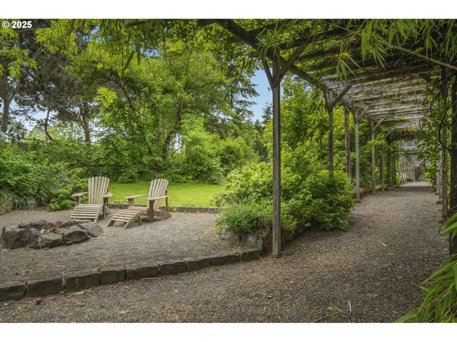 $1,320,000 | 10623 Northeast Fox Farm Road, Dundee, OR 97115