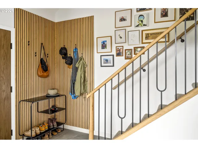 $1,320,000 | 10623 Northeast Fox Farm Road, Dundee, OR 97115