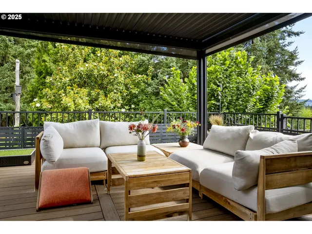 $1,320,000 | 10623 Northeast Fox Farm Road, Dundee, OR 97115