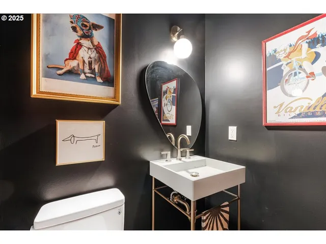 $1,320,000 | 10623 Northeast Fox Farm Road, Dundee, OR 97115