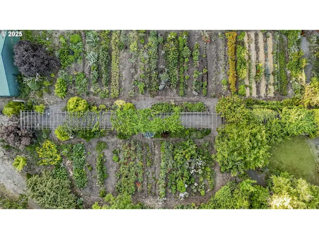 $1,320,000 | 10623 Northeast Fox Farm Road, Dundee, OR 97115