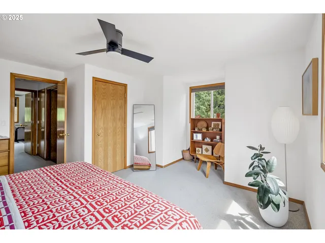 $1,320,000 | 10623 Northeast Fox Farm Road, Dundee, OR 97115