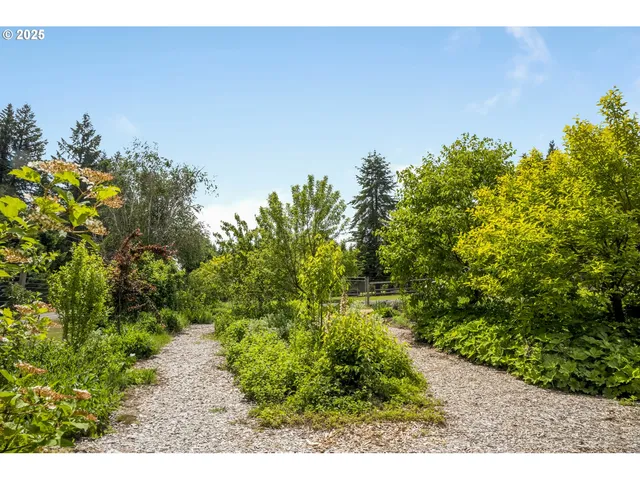 $1,320,000 | 10623 Northeast Fox Farm Road, Dundee, OR 97115