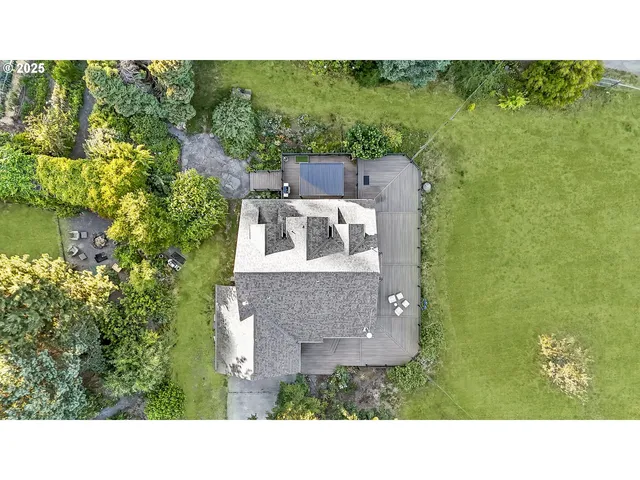 $1,320,000 | 10623 Northeast Fox Farm Road, Dundee, OR 97115