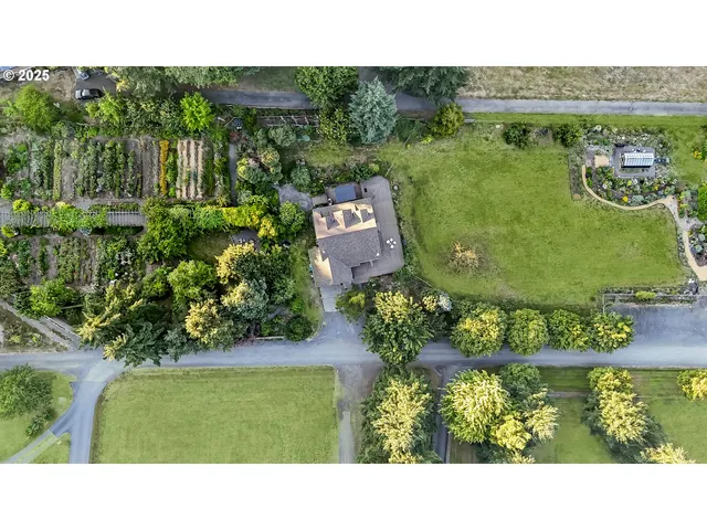 $1,320,000 | 10623 Northeast Fox Farm Road, Dundee, OR 97115